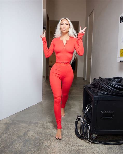 kim kardashian red waist